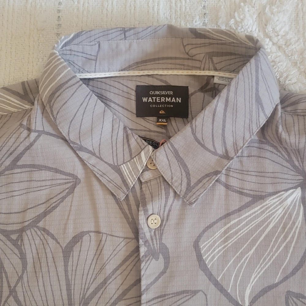 Brand Quiksilver. Size 2XL.